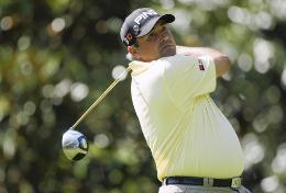 Angel Cabrera hitting a driver at the 2009 US Masters