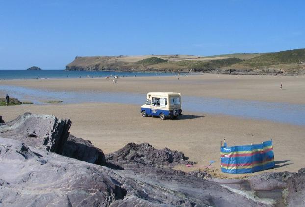 padstow beach guide - polzeath image