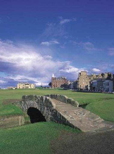 st andrews golf course, 18th fairway, clubhouse and swilken bridge