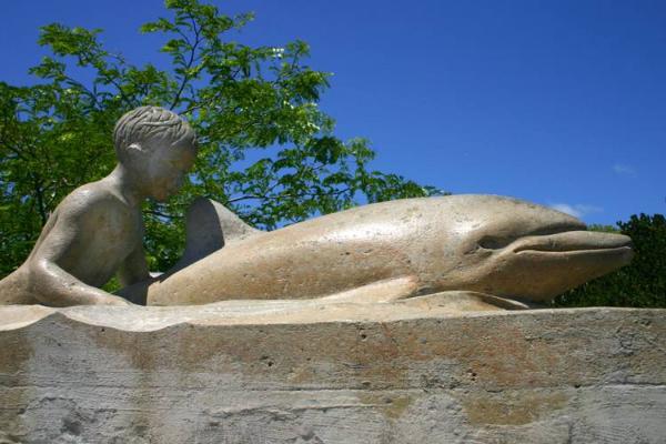 opo the dolphin sculpture image